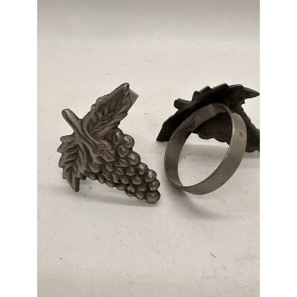 Pair Vintage Grape Cluster Metal Napkin Rings Bronze Tone Vineyard Table Decor